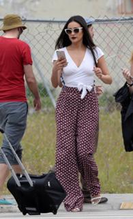 Shay Mitchell feet photo thumbnail
