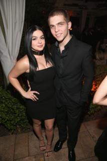 Ariel Winter feet photo thumbnail
