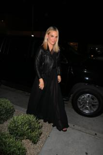 Molly Sims feet photo thumbnail