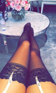 Rosie Huntington-Whiteley feet photo thumbnail