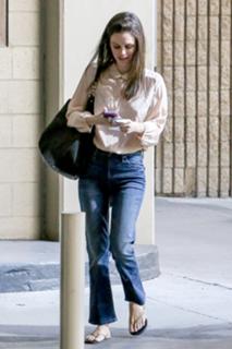 Rachel Bilson feet photo thumbnail