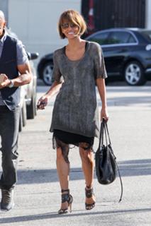 Halle Berry feet photo thumbnail