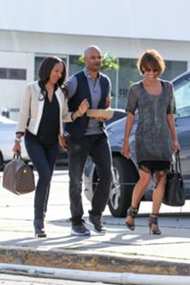 Halle Berry feet photo thumbnail
