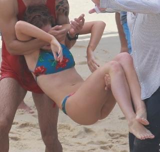 Marina Ruy Barbosa feet photo thumbnail