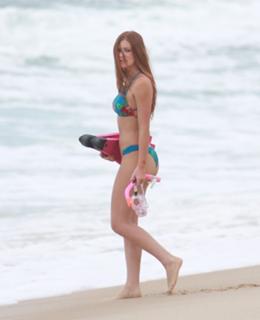 Marina Ruy Barbosa feet photo thumbnail
