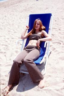 Mena Suvari feet photo thumbnail