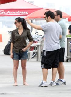 Olivia Munn feet photo thumbnail