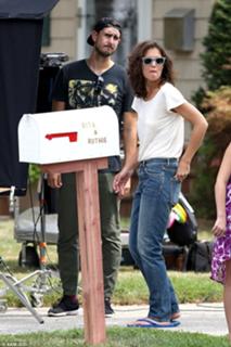 Katie Holmes feet photo thumbnail