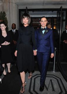 Katie Holmes feet photo thumbnail