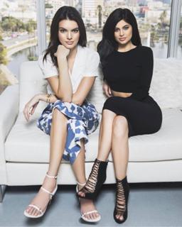 Kendall Jenner feet photo thumbnail