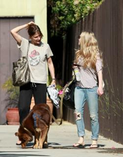 Amanda Seyfried feet photo thumbnail