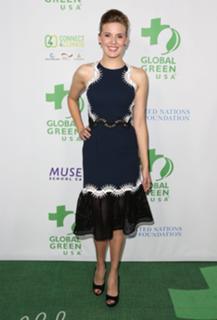 Maggie Grace feet photo thumbnail