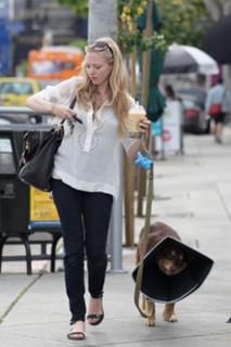 Amanda Seyfried feet photo thumbnail