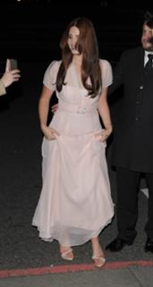 Lana Del Rey feet photo thumbnail