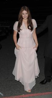 Lana Del Rey feet photo thumbnail