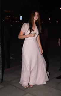 Lana Del Rey feet photo thumbnail