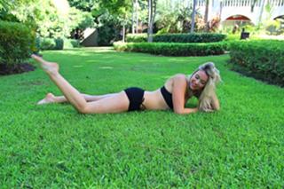 Katrina Bowden feet photo thumbnail