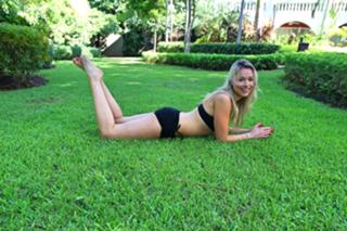Katrina Bowden feet photo thumbnail