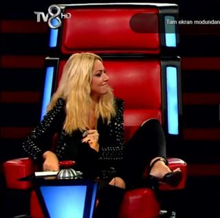 Hadise feet photo thumbnail