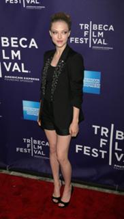 Amanda Seyfried feet photo thumbnail