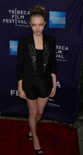 Amanda Seyfried feet photo thumbnail