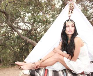 Vanessa Hudgens feet photo thumbnail