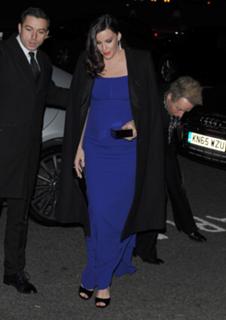 Liv Tyler feet photo thumbnail