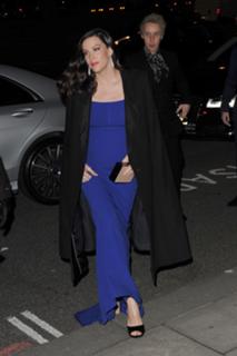 Liv Tyler feet photo thumbnail
