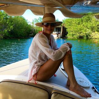 Bethenny Frankel feet photo thumbnail