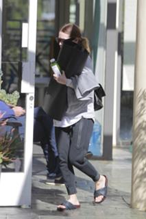 Ashley Olsen feet photo thumbnail