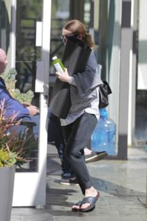 Ashley Olsen feet photo thumbnail