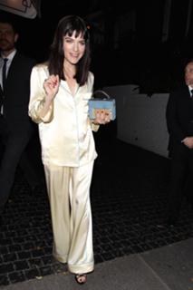 Selma Blair feet photo thumbnail