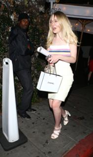 Dakota Fanning feet photo thumbnail