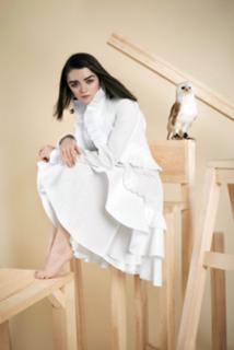 Maisie Williams feet photo thumbnail
