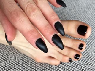 Emma Lovett feet photo thumbnail