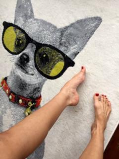 Emma Lovett feet photo thumbnail