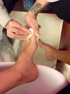 Emma Lovett feet photo thumbnail