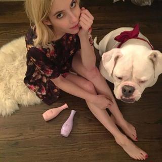 Emma Roberts feet photo thumbnail