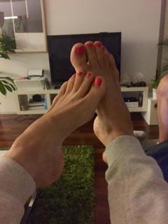 Emma Lovett feet photo thumbnail