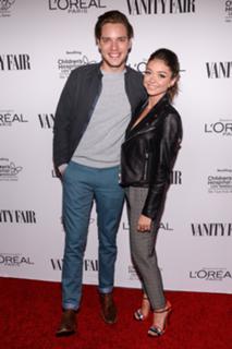 Sarah Hyland feet photo thumbnail