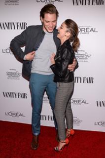 Sarah Hyland feet photo thumbnail