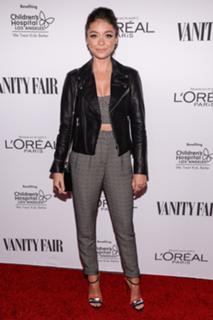 Sarah Hyland feet photo thumbnail