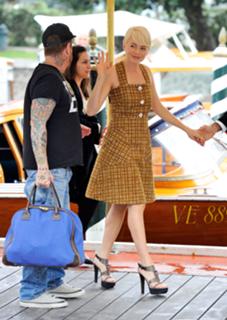 Michelle Williams feet photo thumbnail