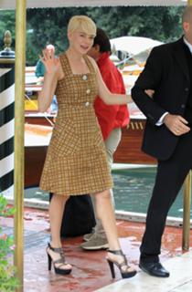 Michelle Williams feet photo thumbnail