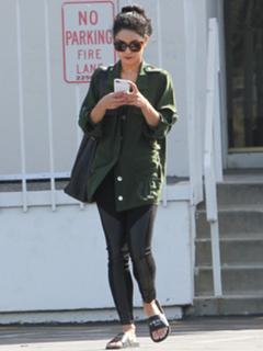 Vanessa Hudgens feet photo thumbnail