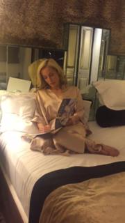 Gillian Anderson feet photo thumbnail