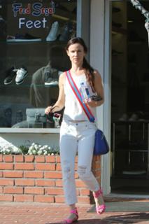 Juliette Lewis feet photo thumbnail