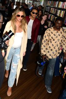 Chrissy Teigen feet photo thumbnail
