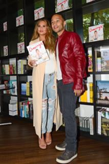 Chrissy Teigen feet photo thumbnail