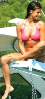 Elisabetta Canalis feet photo thumbnail